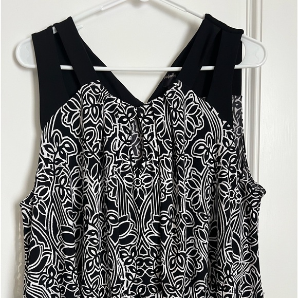 Sleeveless patterned dress with ruffle type top - Picture 2 of 16